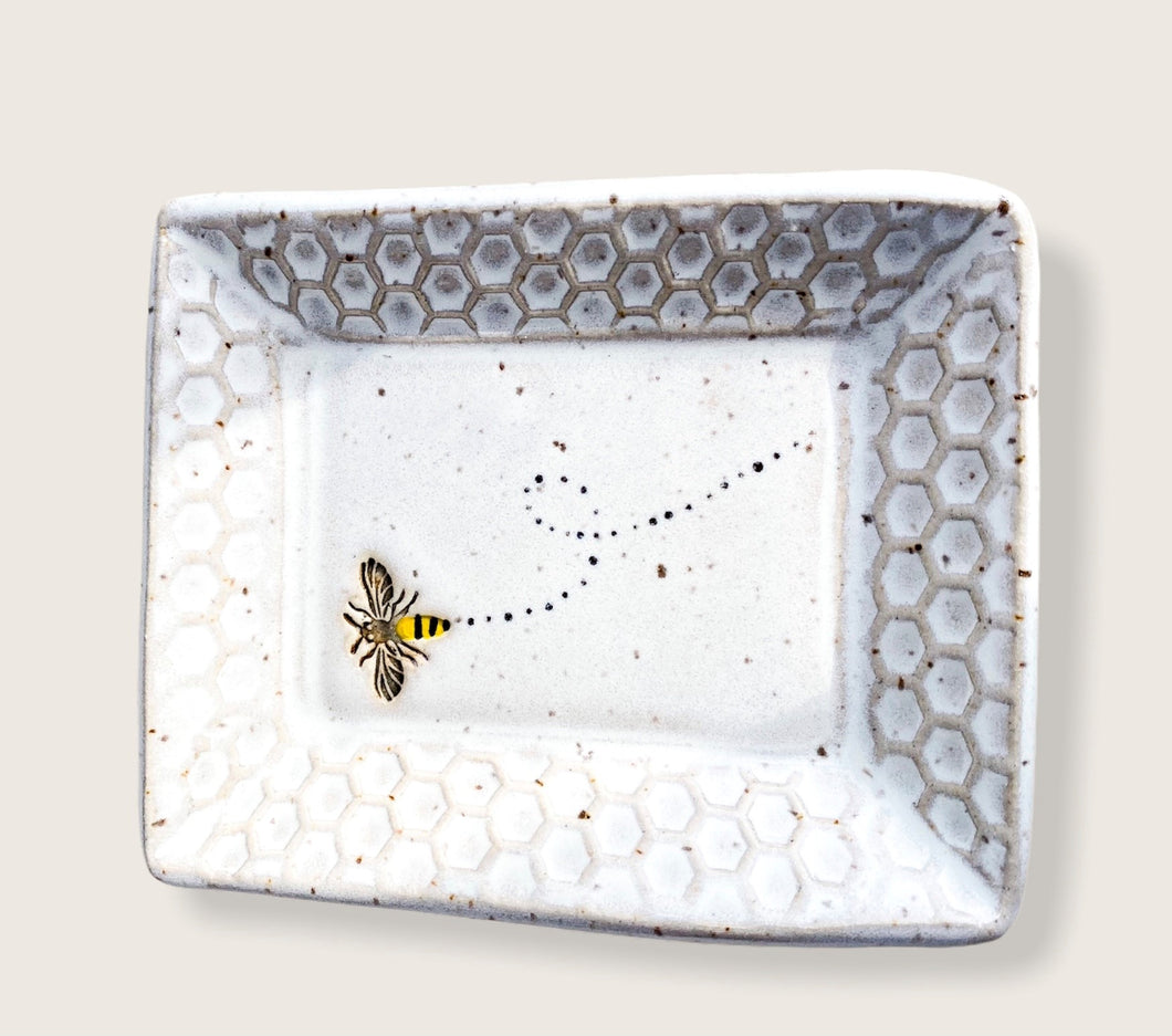 Bee small rectangular dish